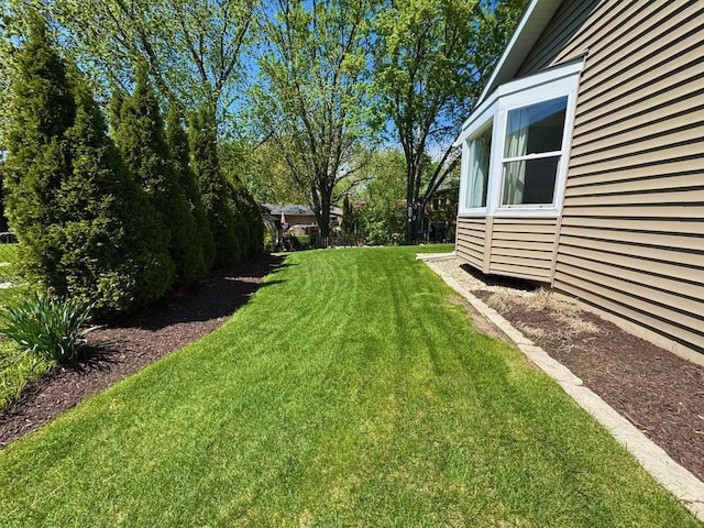 660 Londonberry Ln, Bolingbrook, IL 60440 - view of green lawn