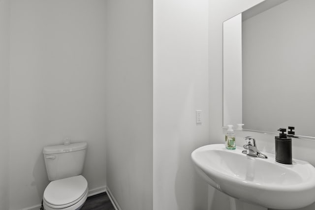 10407 Morse Pl, Crown Point, IN 46307 - bathroom with baseboards, a sink, and toilet