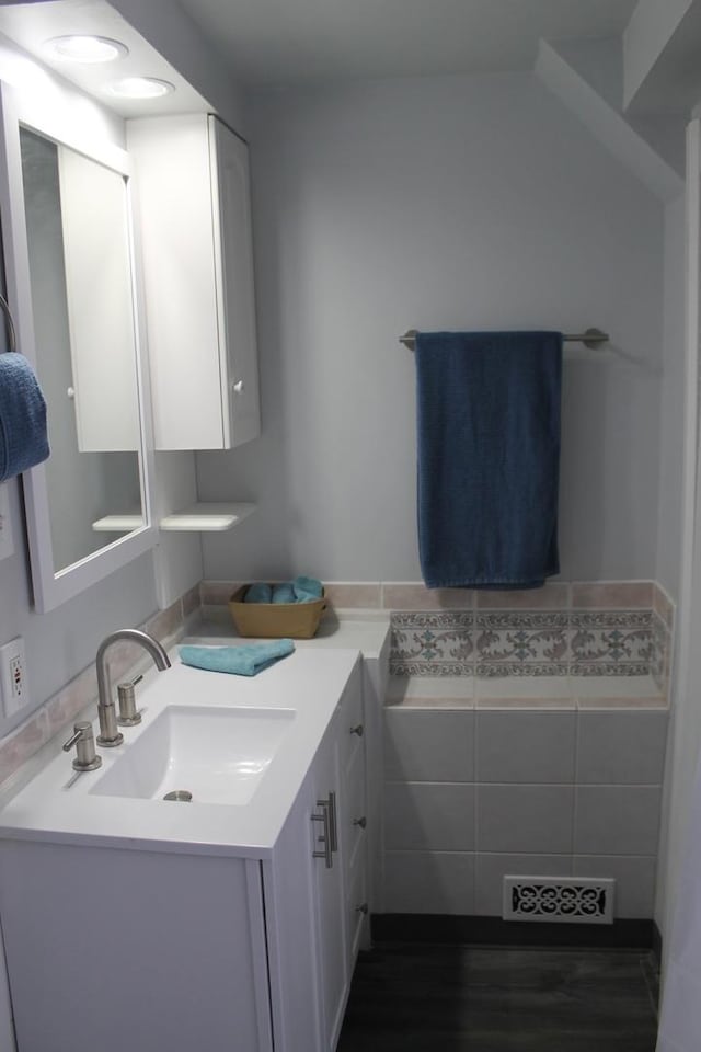 unfurnished room with baseboards