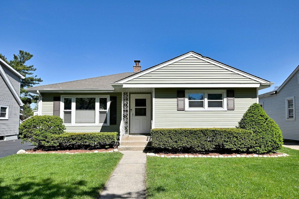 37 N Wisconsin Ave, Villa Park, IL 60181 - bungalow-style home featuring a front lawn and a chimney
