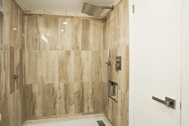 2900 Maple Ave Unit 19E, Downers Grove, IL 60515 - bathroom featuring a tile shower