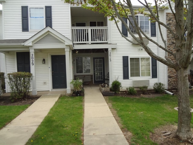 2013 Silverstone Dr Unit 2013, Carpentersville, IL 60110 - townhome / multi-family property featuring a balcony, a front yard, and covered porch