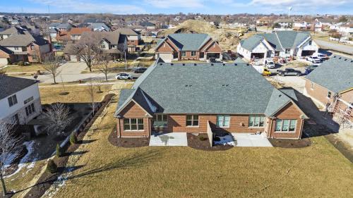 birds eye view of property featuring a residential view