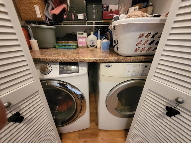 1255 S State St Unit 906, Chicago, IL 60605 - laundry room featuring laundry area, independent washer and dryer, and light wood-style floors