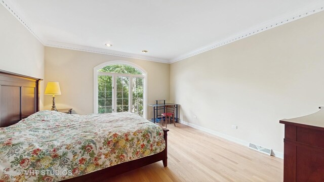 8980 N Enclave Dr, Burr Ridge, IL 60527 - bedroom with wood finished floors, baseboards, crown molding, and recessed lighting