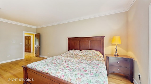 8980 N Enclave Dr, Burr Ridge, IL 60527 - bedroom featuring light wood-style flooring, crown molding, and baseboards