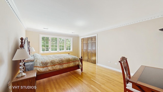 8980 N Enclave Dr, Burr Ridge, IL 60527 - bedroom with crown molding, light wood-style floors, and baseboards