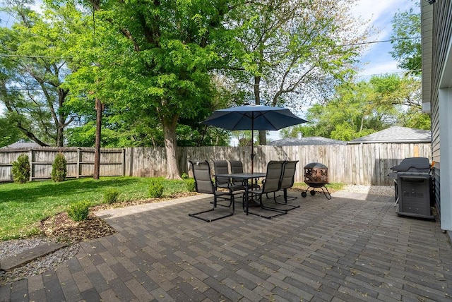 view of patio / terrace featuring outdoor dining area and grilling area