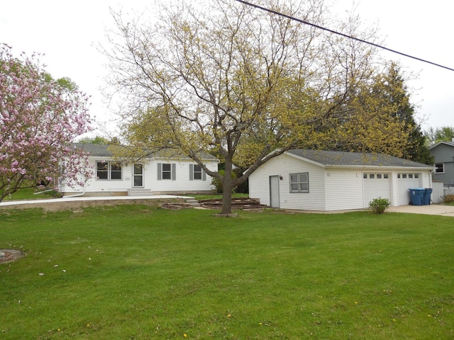 view of front of home with an outdoor structure, a garage, a front lawn, and driveway