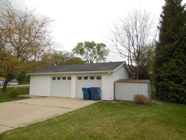 view of detached garage