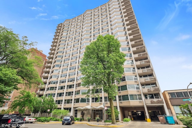 view of apartment building / complex