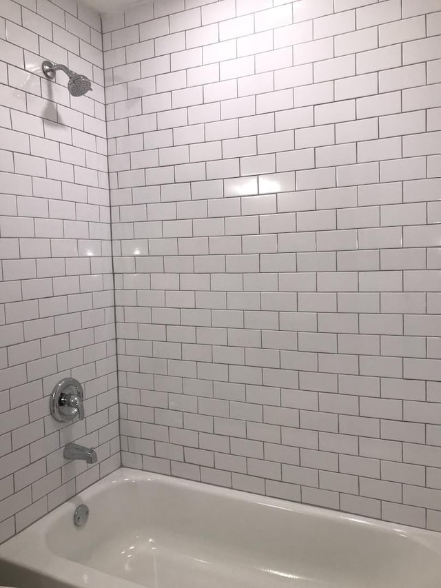 607 W Maude Ave, Arlington Heights, IL 60004 - bathroom with bathtub / shower combination