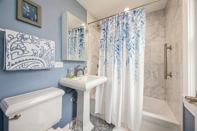 3917 Home Ave, Stickney, IL 60402 - bathroom featuring toilet and shower / tub combo with curtain