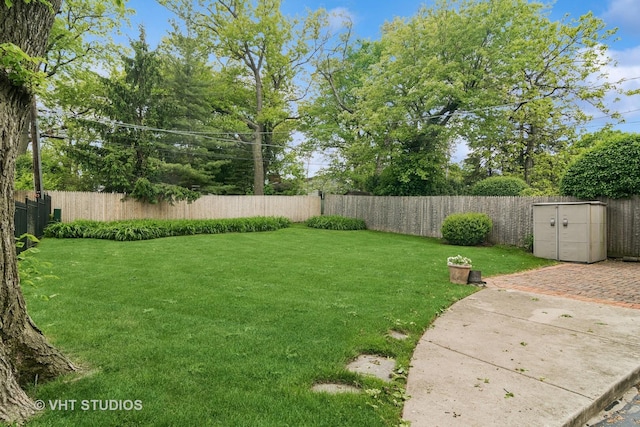 625 Greenbriar Ln, Lake Forest, IL 60045 - view of yard featuring a patio