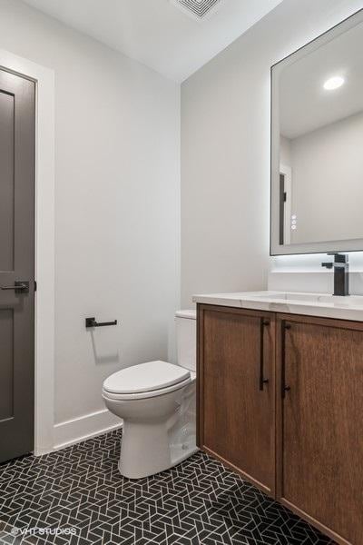 1928 W George St, Chicago, IL 60657 - bathroom with vanity and recessed lighting