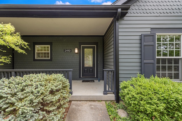 entrance to property featuring a porch