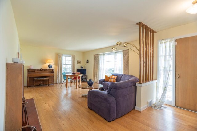 9450 Greenwood Ave, Des Plaines, IL 60016 - living area featuring light wood finished floors