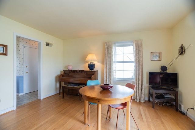 9450 Greenwood Ave, Des Plaines, IL 60016 - sitting room featuring light wood-style floors and baseboards