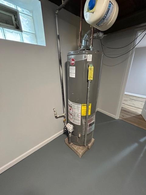 1473 Wentworth Ave, Calumet City, IL 60409 - utilities featuring gas water heater