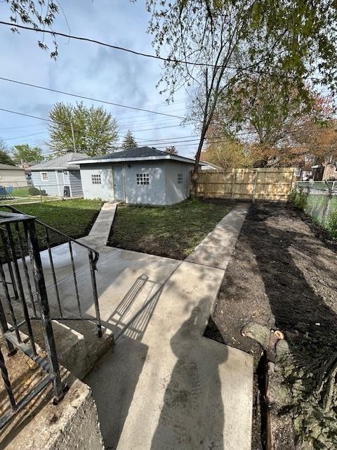 1473 Wentworth Ave, Calumet City, IL 60409 - back of property with a patio area