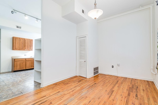 1449 N Artesian Ave, Chicago, IL 60622 - interior space with baseboards, visible vents, and track lighting