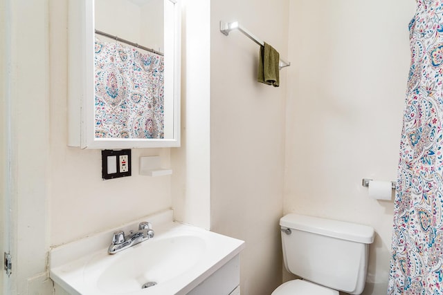 1449 N Artesian Ave, Chicago, IL 60622 - full bath with vanity, a shower with shower curtain, and toilet