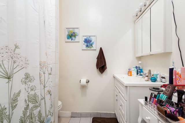 1449 N Artesian Ave, Chicago, IL 60622 - bathroom featuring vanity, toilet, baseboards, tile patterned floors, and a shower with curtain