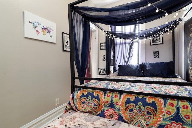 1449 N Artesian Ave, Chicago, IL 60622 - bedroom with baseboards