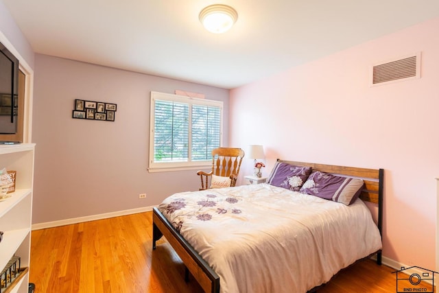 2312 Robertson Ln, Flossmoor, IL 60422 - bedroom featuring light wood finished floors and baseboards