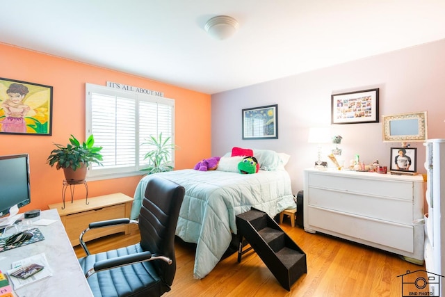 2312 Robertson Ln, Flossmoor, IL 60422 - bedroom featuring light wood-style flooring and a desk