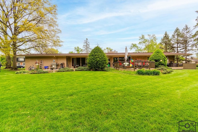 2312 Robertson Ln, Flossmoor, IL 60422 - back of house with a yard