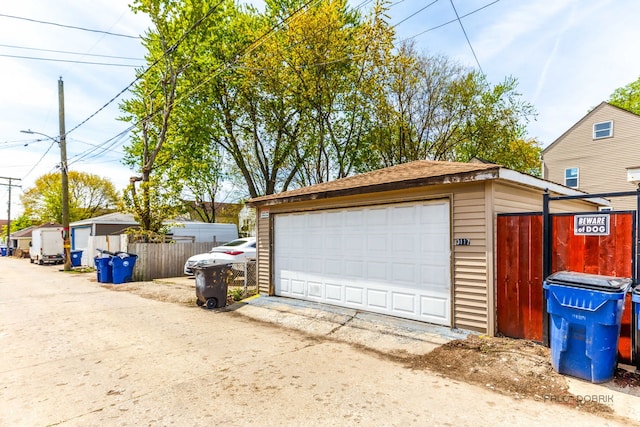 3117 S 53rd Ave, Cicero, IL 60804 - detached garage with fence