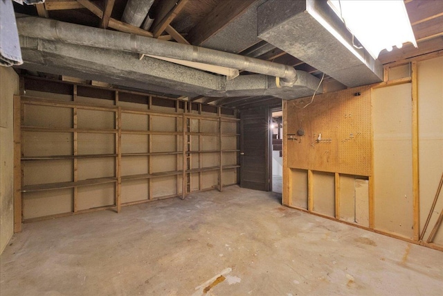 26W266 Tomahawk Dr, Wheaton, IL 60189 - garage with a workshop area