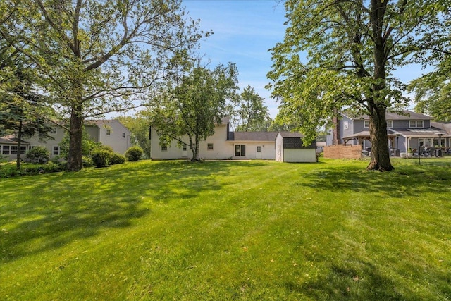 26W266 Tomahawk Dr, Wheaton, IL 60189 - view of grassy yard