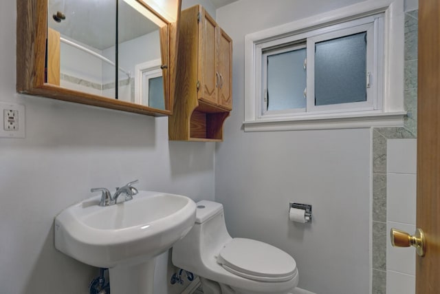 66W Jeffery Ave, Wheeling, IL 60090 - bathroom featuring a sink and toilet