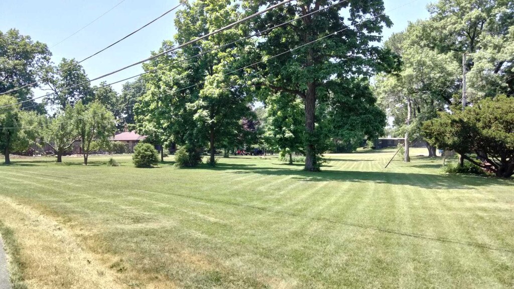 215 Sharon Dr, Sleepy Hollow, IL 60118