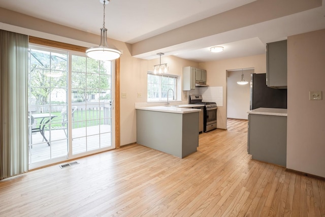 1326 Narragansett Dr, Carol Stream, IL 60188 - kitchen with appliances with stainless steel finishes, gray cabinetry, light wood-type flooring, a peninsula, and light countertops