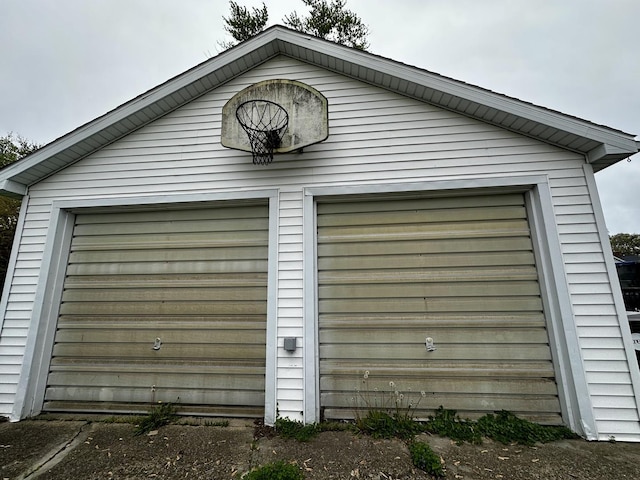 view of detached garage