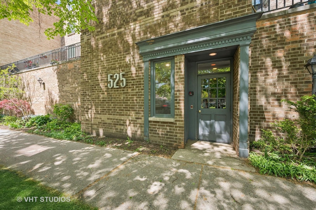525 Grove St Unit 7A, Evanston, IL 60201 - property entrance with brick siding