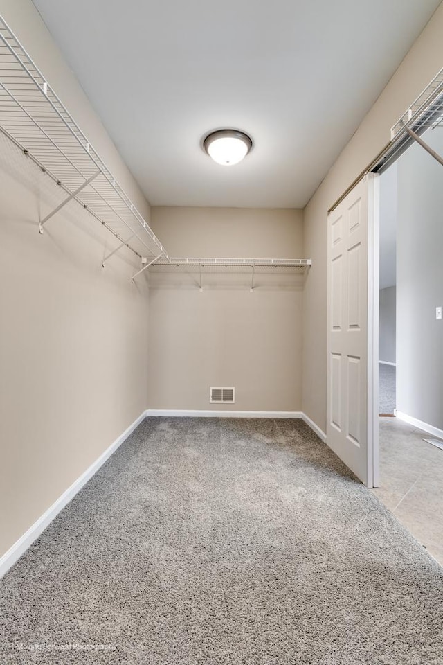 spacious closet featuring visible vents and carpet