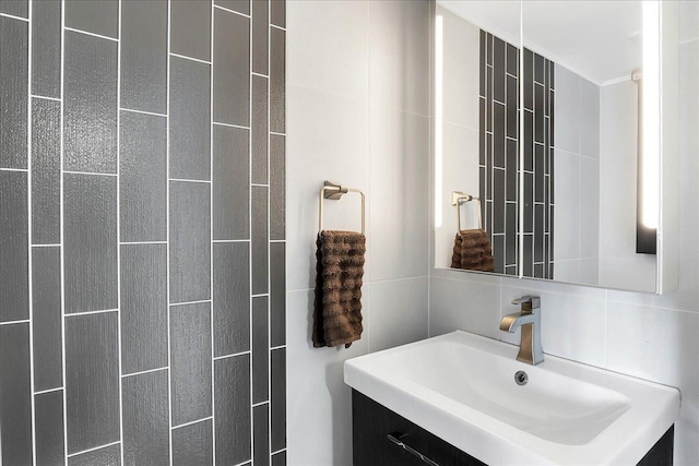 436 Yorktown Ct, Aurora, IL 60504 - bathroom featuring tile walls and vanity