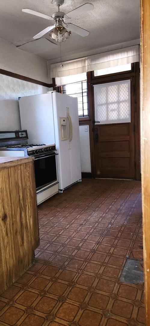 7943 S Vernon Ave, Chicago, IL 60619 - kitchen featuring gas range oven and a ceiling fan