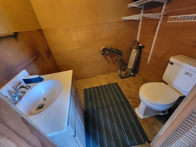 bathroom featuring toilet and a sink
