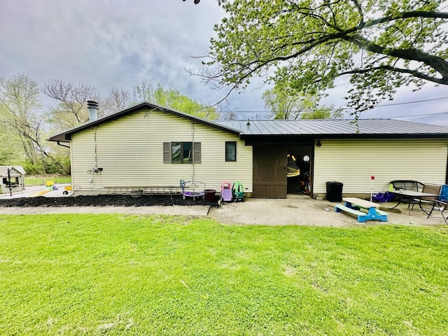 1310 E 15th Rd, Streator, IL 61364 - rear view of property featuring a yard and a patio area
