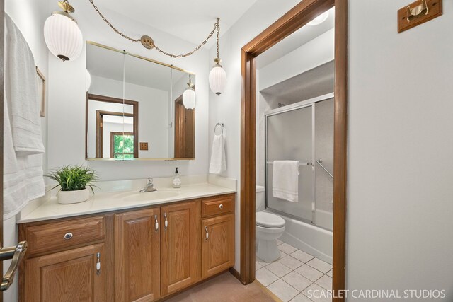 6540 Terrace Dr, Downers Grove, IL 60516 - full bath featuring toilet, vanity, tile patterned floors, and bath / shower combo with glass door