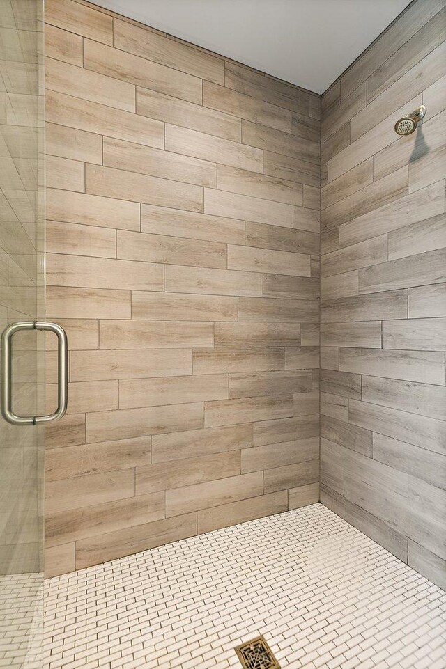 11130 Alpine Ln, Orland Park, IL 60467 - bathroom featuring a stall shower