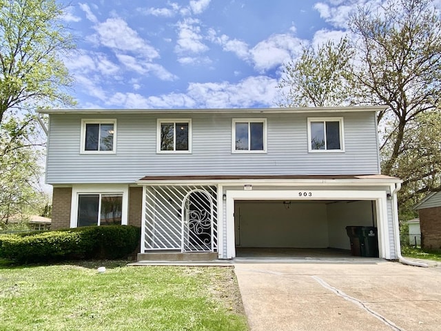 view of front facade with a garage, driveway, and a front yard