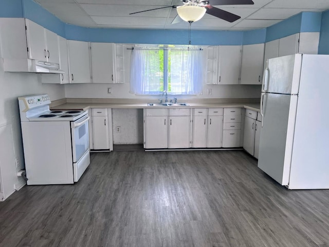 kitchen featuring wood finished floors, white appliances, ceiling fan, light countertops, and a sink