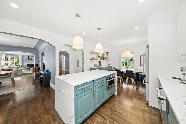 946 N Marion St, Oak Park, IL 60302 - kitchen featuring recessed lighting, plenty of natural light, a center island, arched walkways, and open floor plan