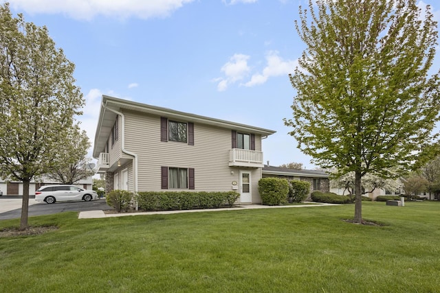 121 Cotuit Ct Unit 121, Schaumburg, IL 60193 - traditional-style home with a front yard